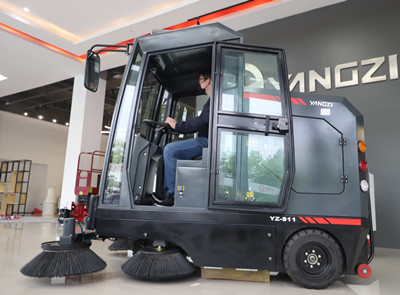 駕駛式掃地機(jī) 駕駛式掃地機(jī)