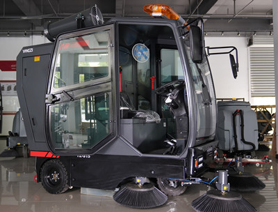 駕駛式掃地機 駕駛式掃地機