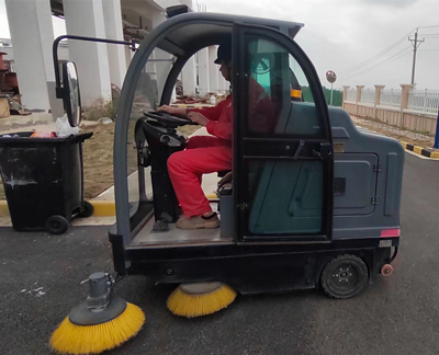 揚(yáng)子駕駛式掃地機(jī) 揚(yáng)子駕駛式掃地機(jī)