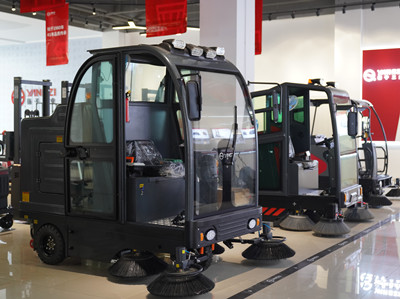 駕駛式掃地機(jī) 駕駛式掃地機(jī)