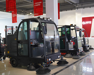 駕駛式掃地機(jī) 駕駛式掃地機(jī)